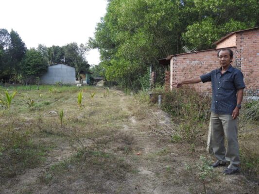 Khi bị vây bọc thì chủ nhà đất phía trong có quyền yêu cầu người phía ngoài mở lối đi qua để bảo đảm việc di chuyển. Tuy nhiên, không ít trường hợp có thắc mắc chiều rộng lối đi qua đất người khác bao nhiêu là hợp lý?